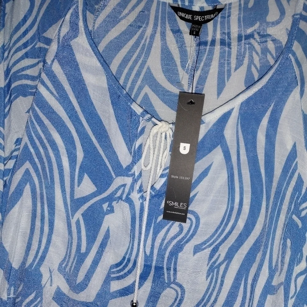 BEAUTIFUL Unique Spectrum Top Small - Picture 2 of 5